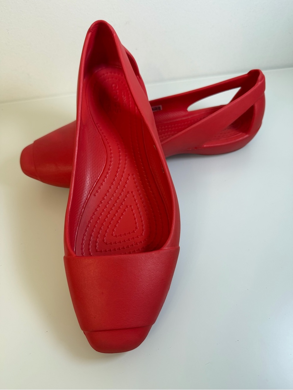 CROCS Women's Red Slip-On Flats Size 8 Shoes